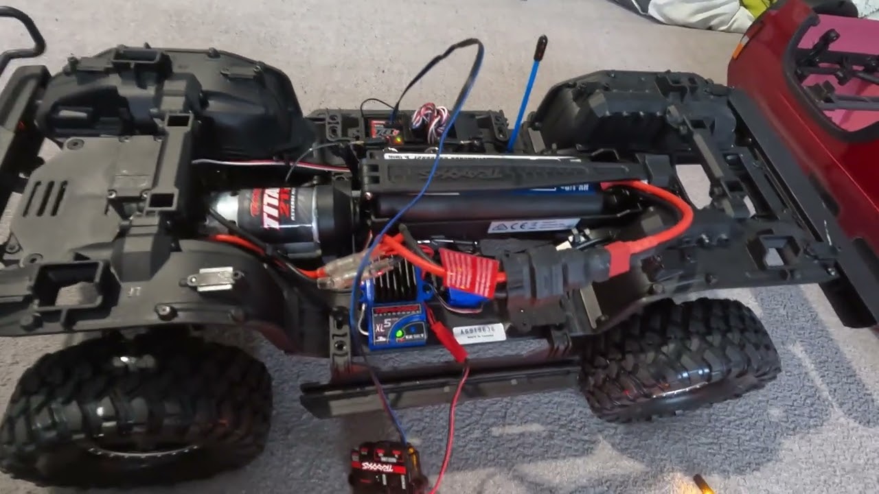 Traxxas TRX-4 Nissan Pathfinder +Traxxas LED osvětlení Pro Scale (pro Nissan Pathfinder)