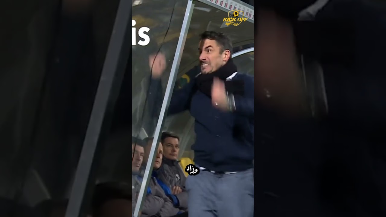 عندما أمسك حارس المرمى بالعارضة قبل تنفيذ ركلة الجزاء 😳⚽