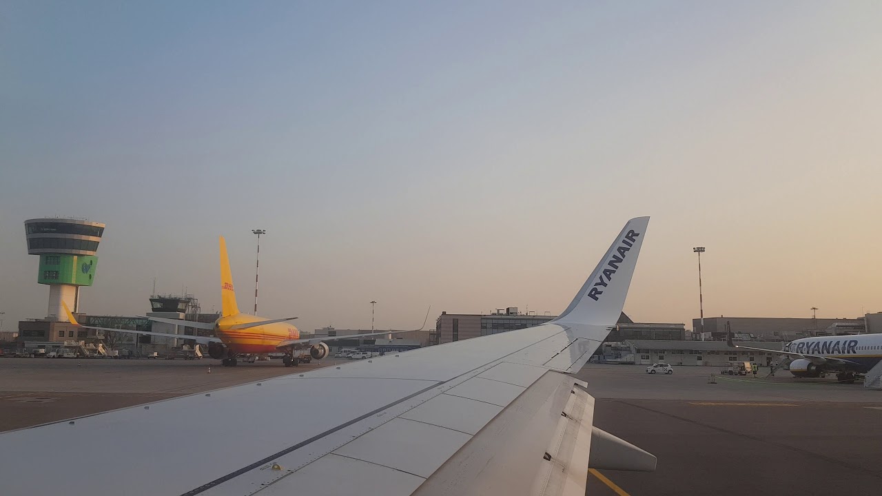 RYANAIR BOEING 737-800 taxi and takeoff from Milan Bergamo (BGY) in the afternoon real sound HD