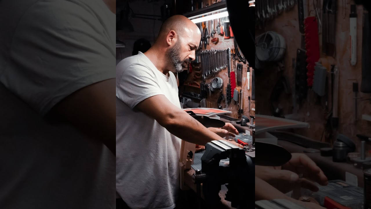 Fabrication d'un &eacute;tui en cuir pour une commande de couteau. #artisanat #coutellerie #knife