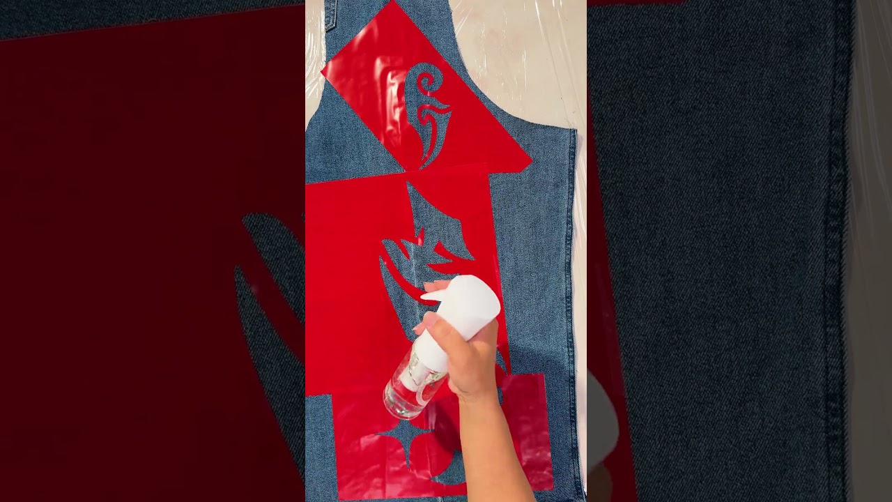 Hot glue, denim, and a vision🤠💎 That's the Beyonc&eacute; Cowboy Carter way!