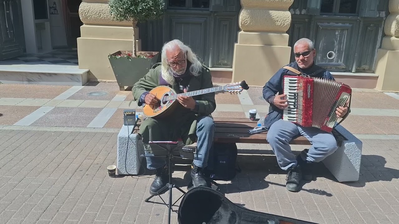 🗣️🎤🎶STREET MUSIC.MOΥΣΙΚΟΙ ΤΟΥ ΔΡΟΜΟΥ 🎸KALAMATA GREECE 🇬🇷 💙 🌊 🦭 ⛵️ 🐚 🐢 ΚΑΛΑΜΑΤΑ ΕΛΛΑΣ🌊 🦭 ⛵️ 🐚 🐢