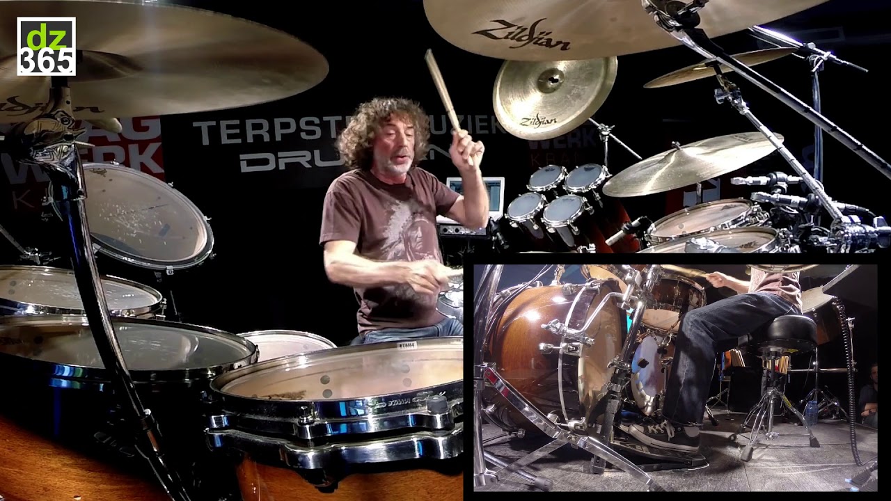 Simon Phillips - 15 minute Live Drum Solo
