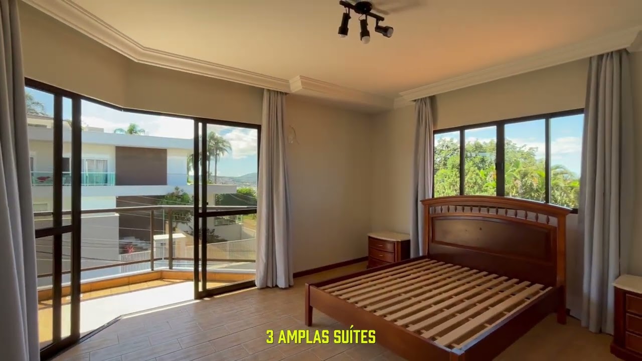 Casa à venda, 457m² de área construída, por R$ 2.700.000 no Bairro Itaguaçu em Florianópolis.