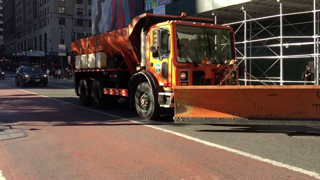 RARE CATCH OF A DSNY SALT SPREADER / SNOWPLOW CRUISING BY ON 34TH ST. IN SEPTEMBER IN MANHATTAN.