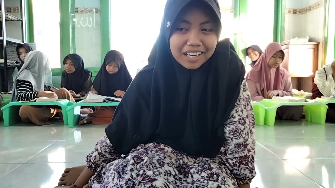 Dunia ini ibarat bayangan.Kejar dia dan engkau tak akan pernah bisa menangkapnya.