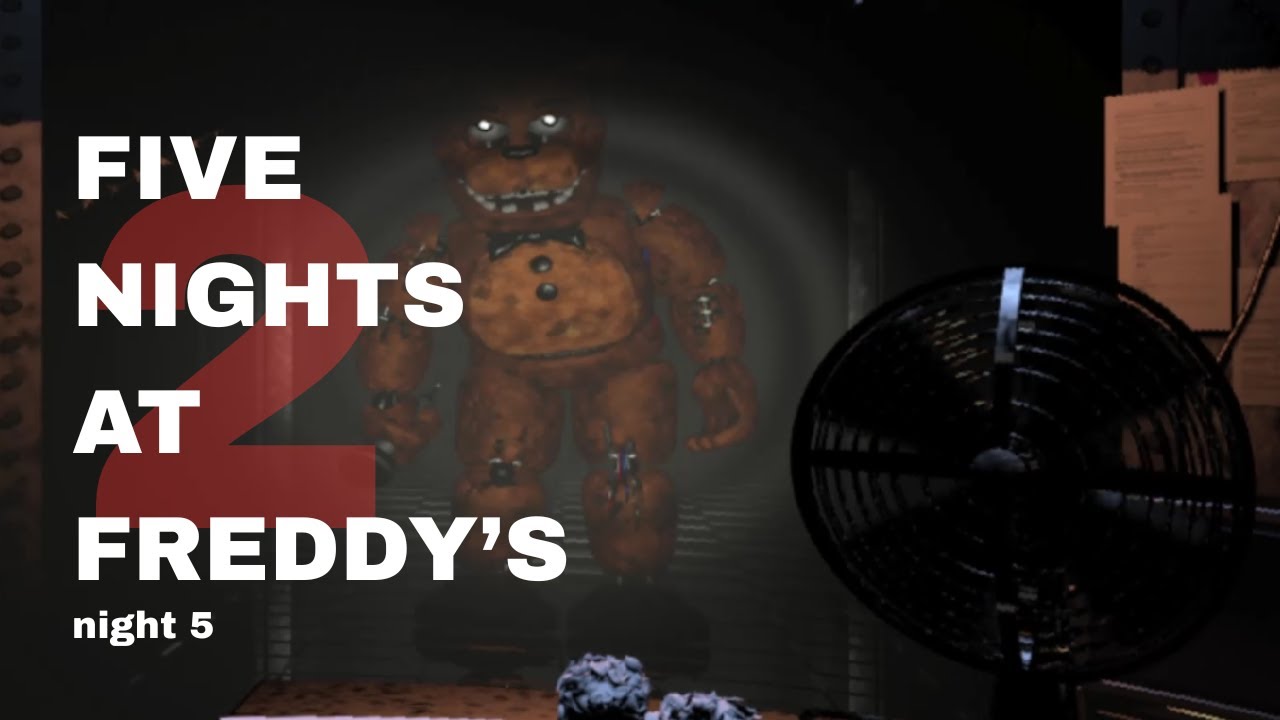 Парень играет в FNAF 2, пятая ночь.