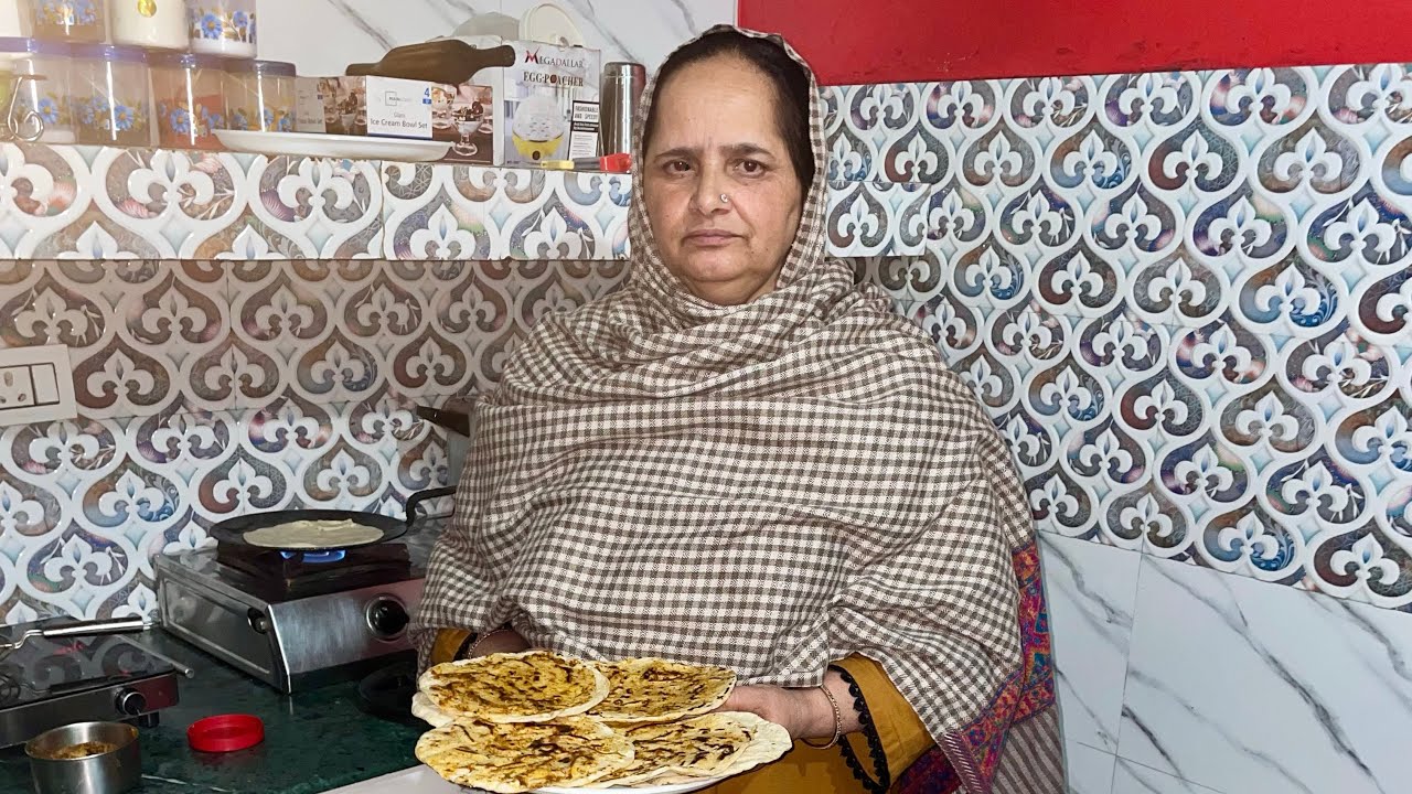 Mummy Ji Neh Makki Ki Roti Banayi 😍