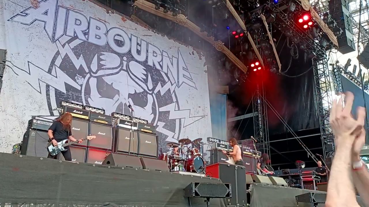 Girls in Black - Airbourne live in Frankfurt 2022