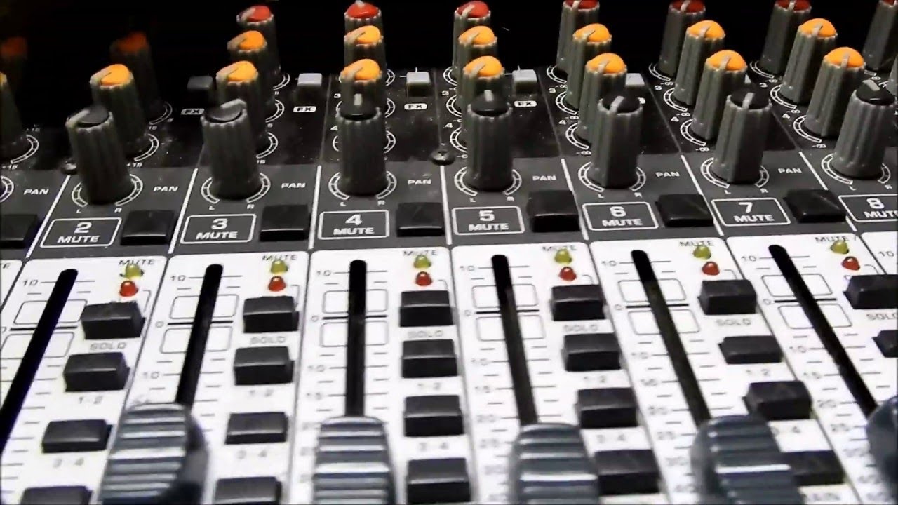Abrindo Mesa Behringer Xenyx 2442 Usb
