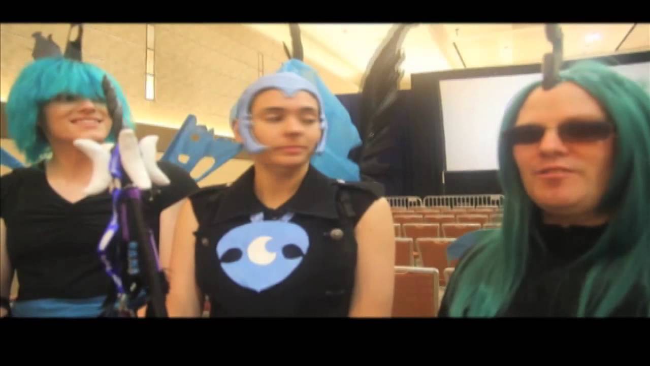 Bronycon 2013: friendship is magic