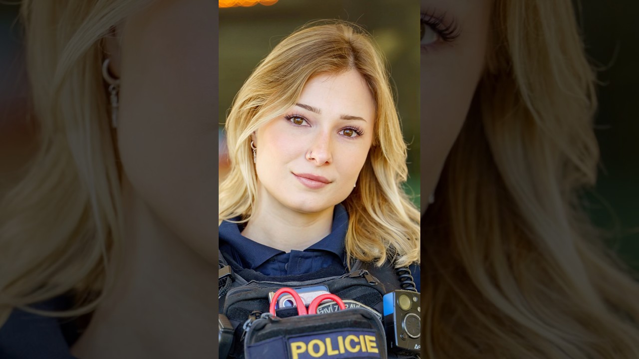 Met an incredibly beautiful policewoman 👑👑👑 #police #streetphotography #gift #goodthing