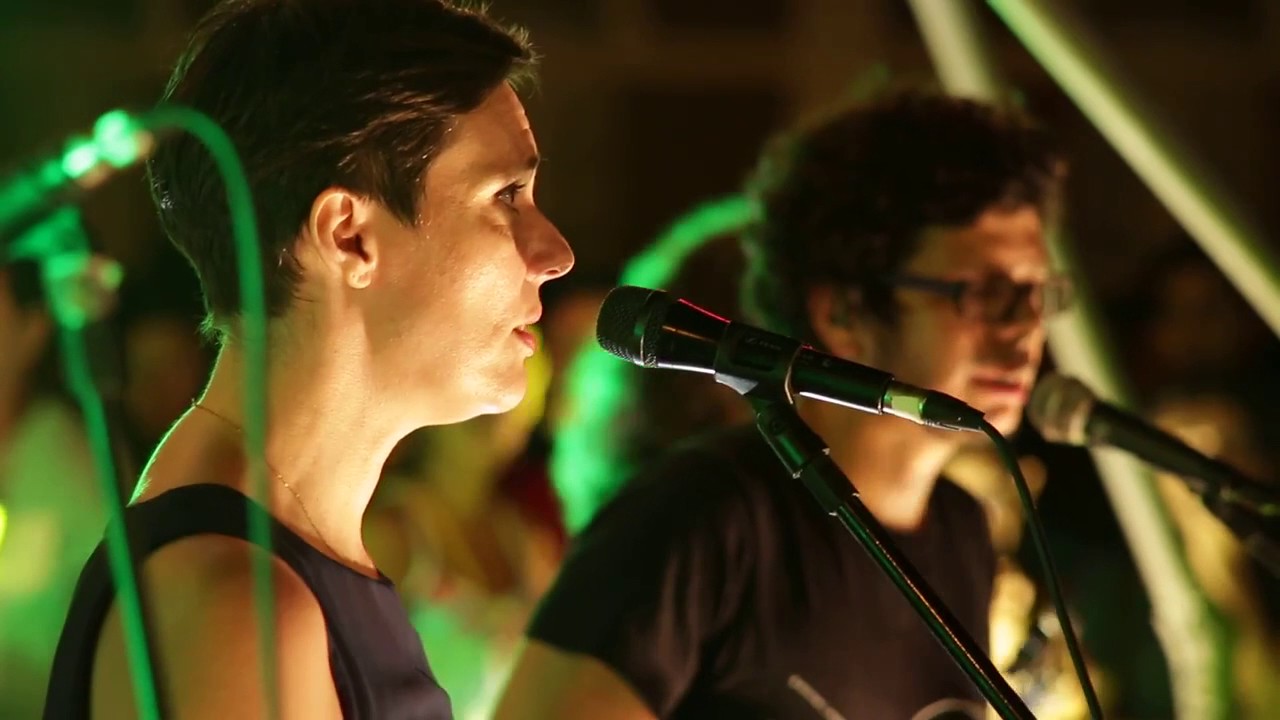 Modern Cosmology (Laetitia Sadier + Mombojó), 
