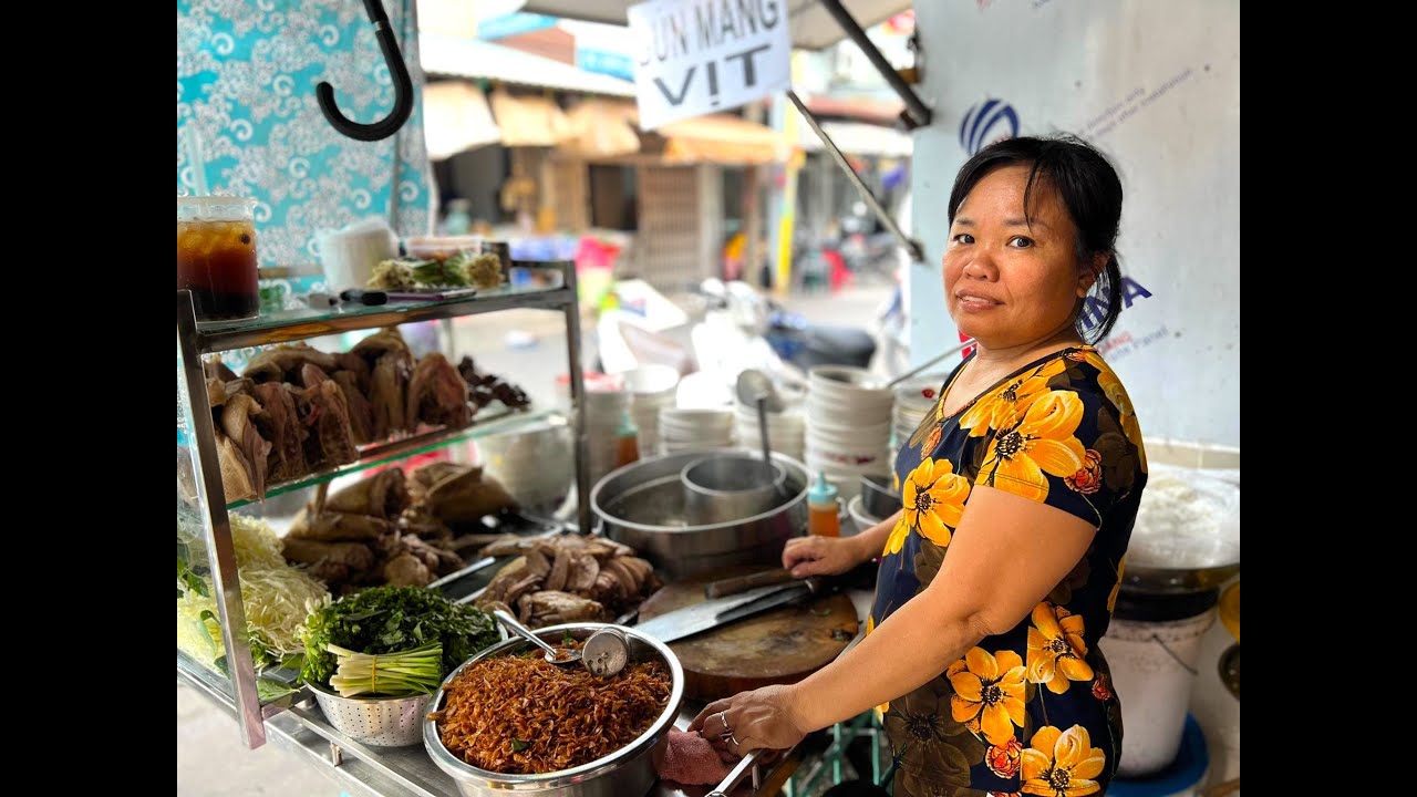 Nghe chị Út nấu bún măng bằng vịt cỏ ăn lúa, người Sài Gòn đua nhau thưởng thức