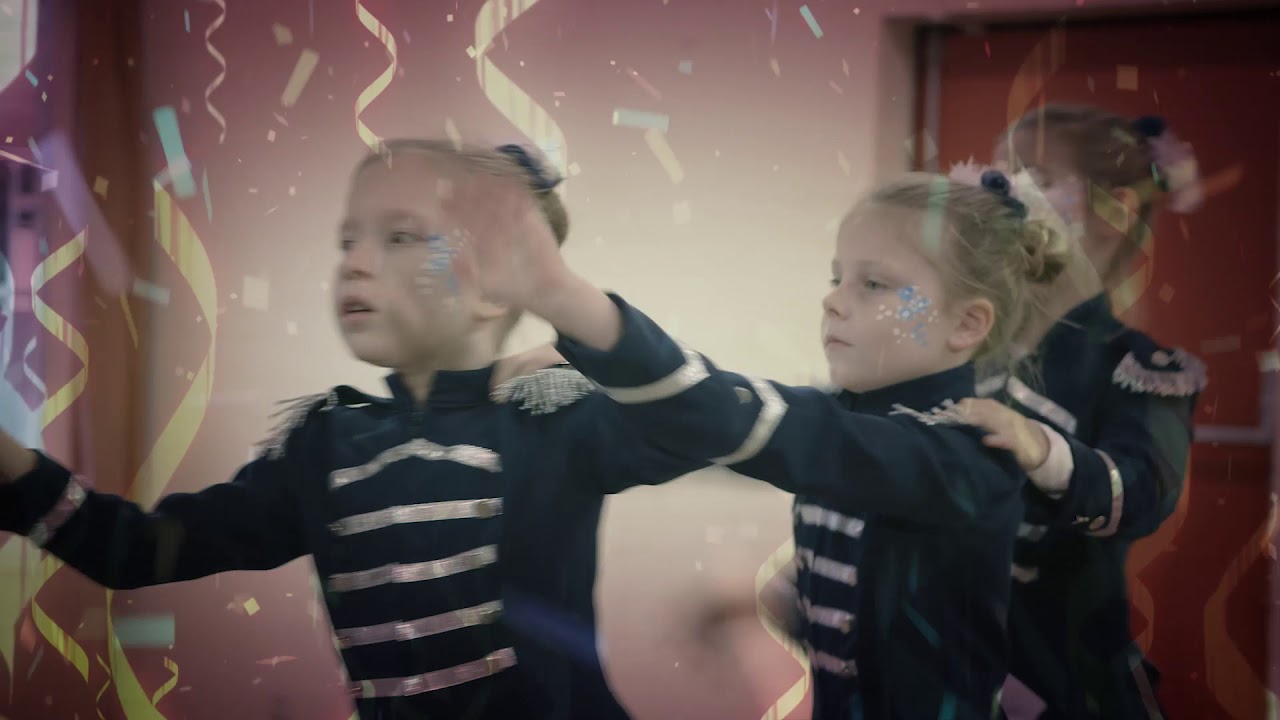 Pi&euml;lhaan lied met dans door dansmarietjes Pi&euml;lkukes