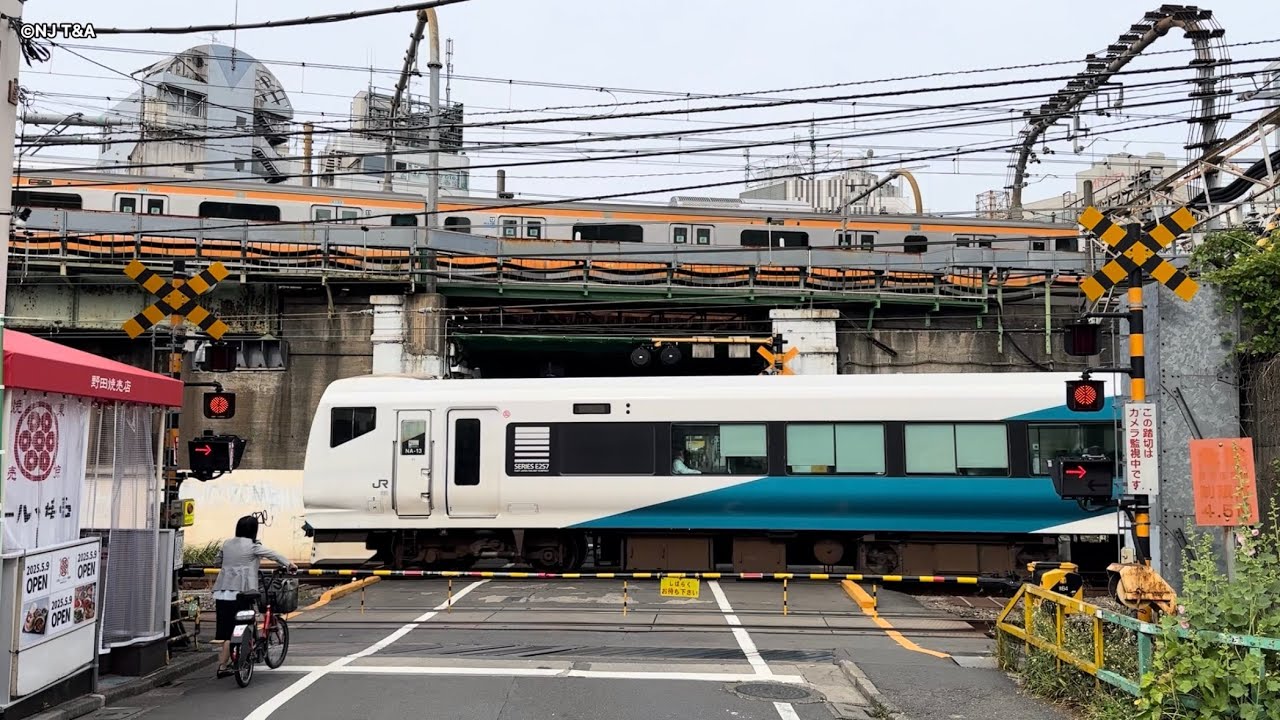 Japan Railroad Crossing: Yoyogi | JR East Saikyo Line #2 | Tokyo [踏切| 代々木JR東日本埼京線#2]