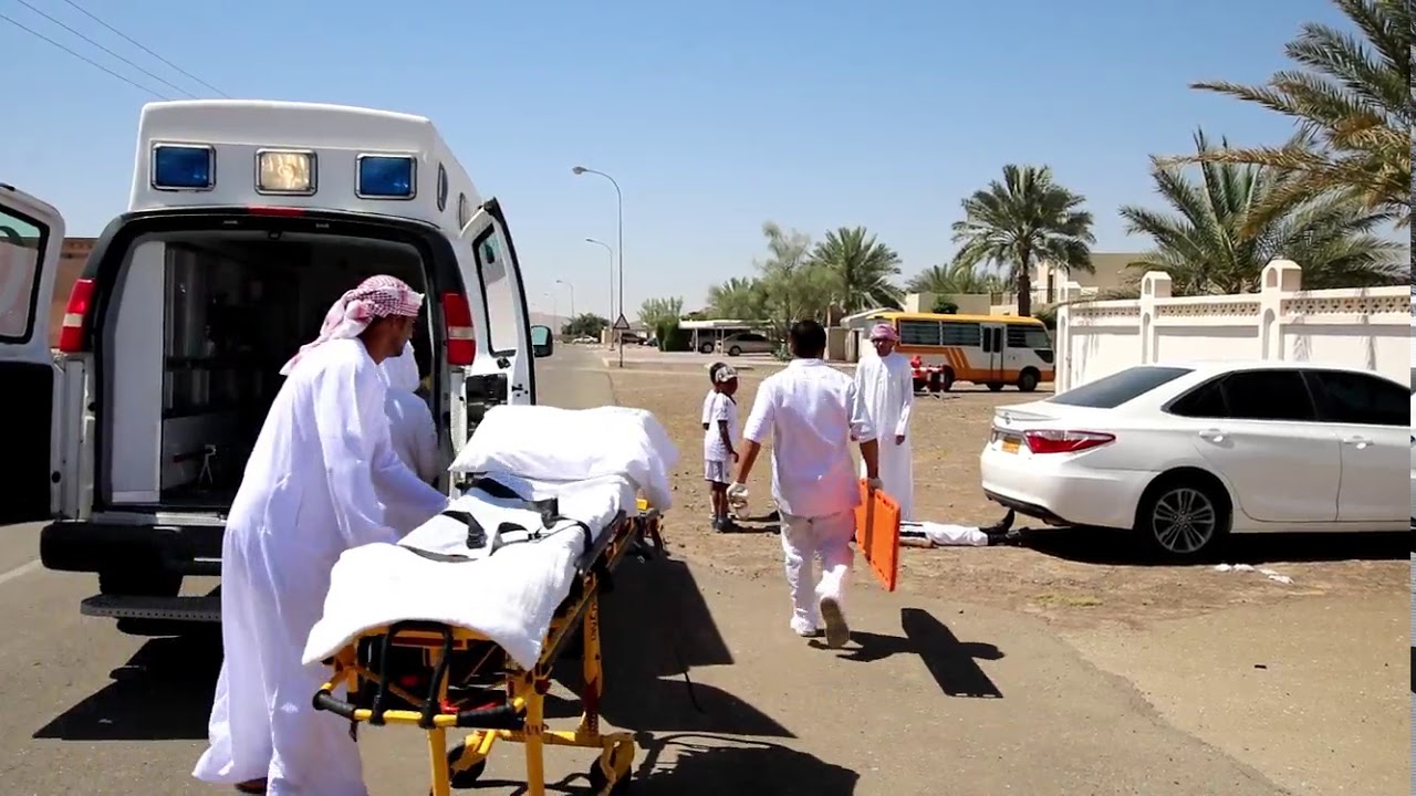 مشهد توعوي  لفريق جائزة شل للسلامة على الطريق بالمدرسة المرورية النموذجية-محضة