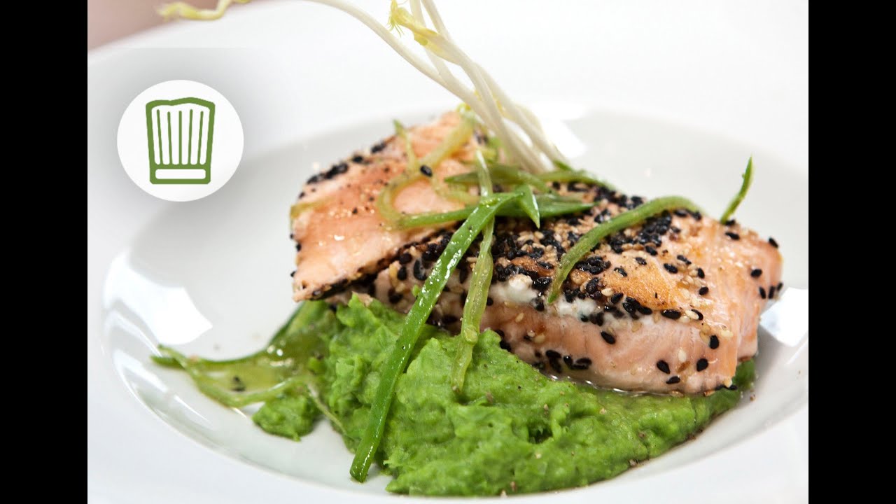 Lachs im Sesammantel auf Erbsenpüree und Zuckerschotenstroh #chefkoch