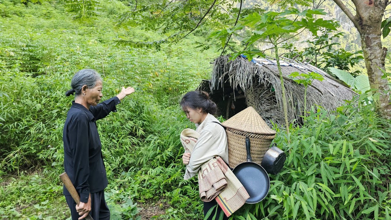 Kind old lady gives single mother an abandoned house - New life starts from zero