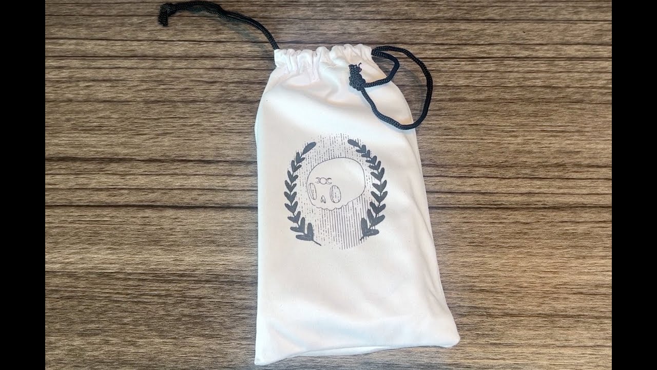 The Skeleton Tarot Flip-Through & First Impressions