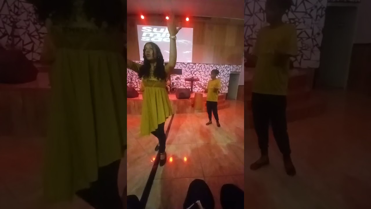 Aviva servo em BH  jovens  Glória a Deus 