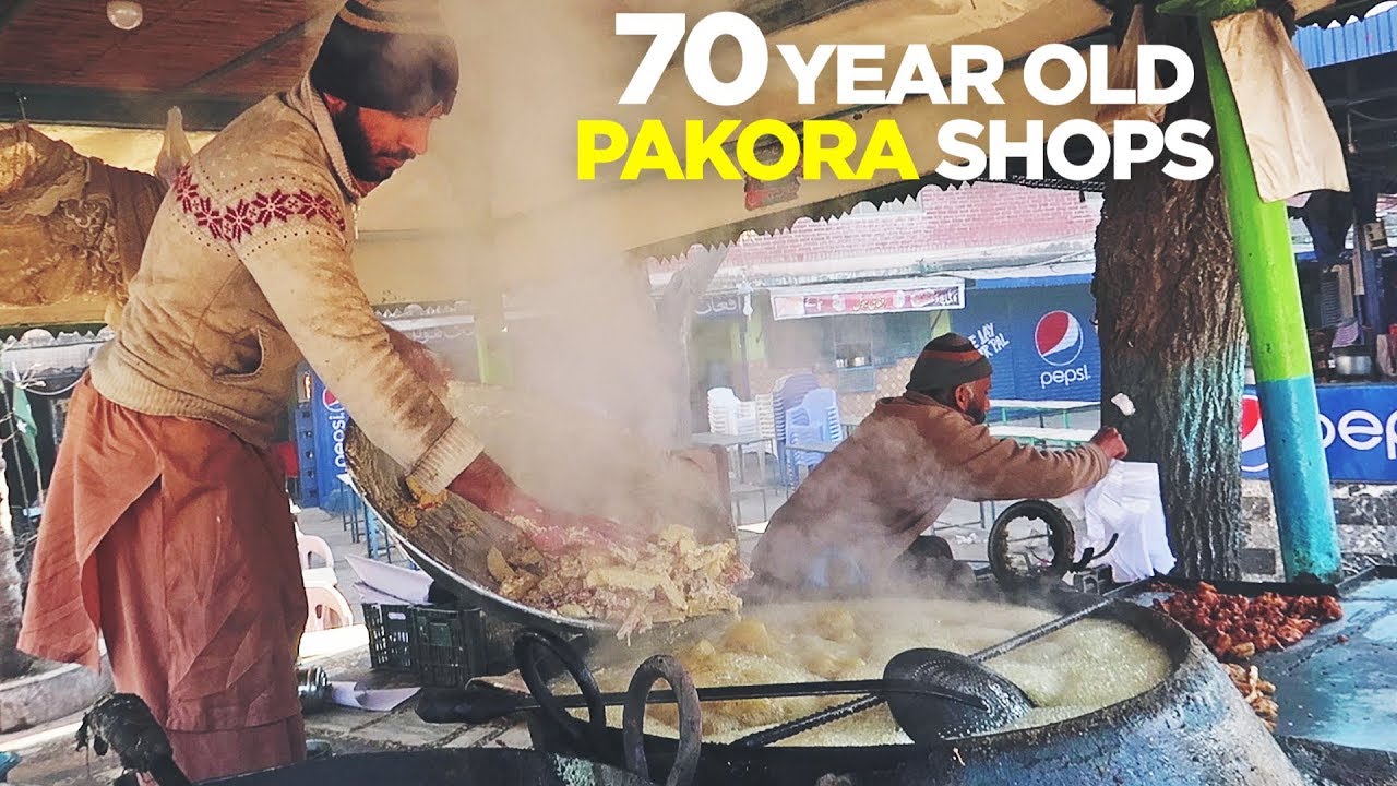 Famous Pakoray of Ilyasi Masjid, Abbotabad | Vegetarian Street Food | Pakistan's Best Pakoray