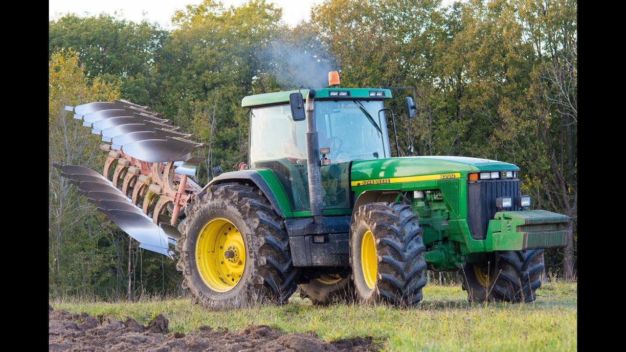 John Deere 8200 Au Labour d'Hiver.