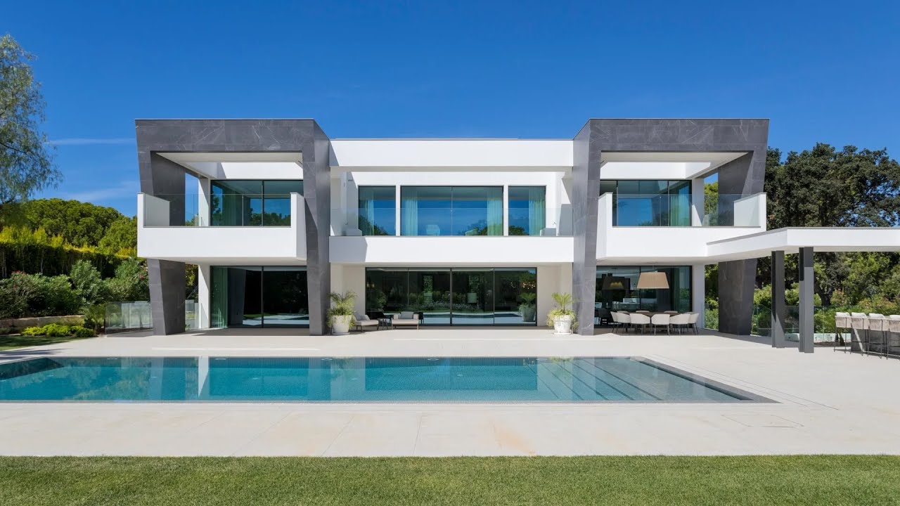 Contemporary Luxury Villa in Quinta do Lago, Portugal | JamesEdition