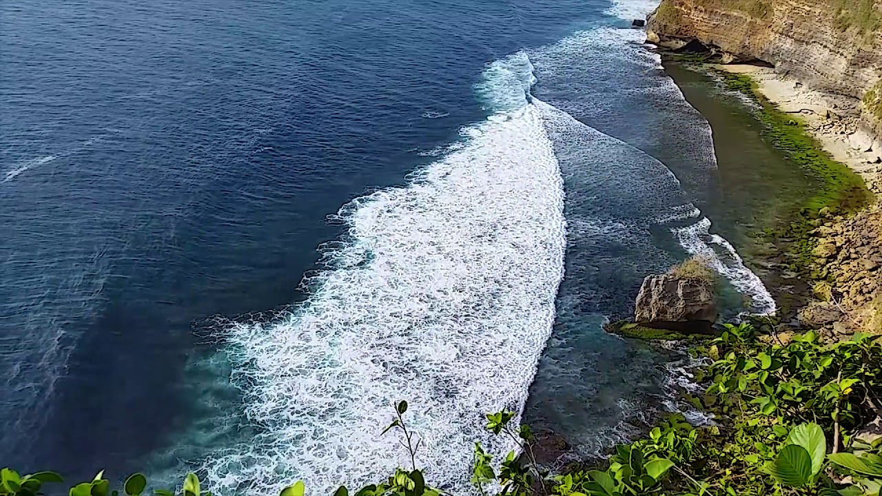 Sonido relajante de las olas rompiendo en acantilado * Brisa del oceano golpea acantilado