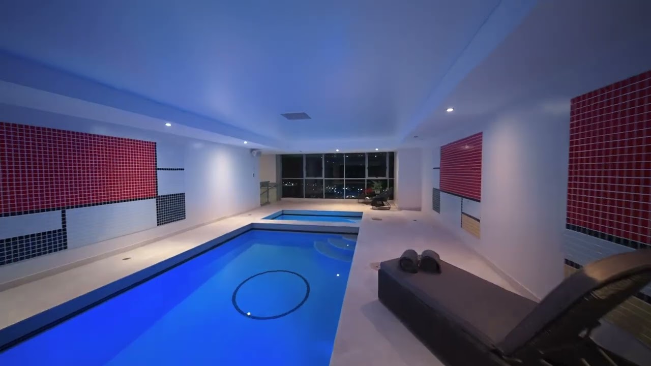 'The Shores' Penthouse - 3301/1 Como Crescent, Southport