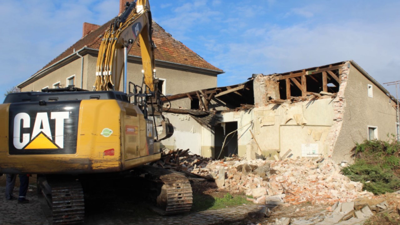 Abriss Bahnhof Tantow mit Nebengebäuden 19.03. bis 21.04.2017