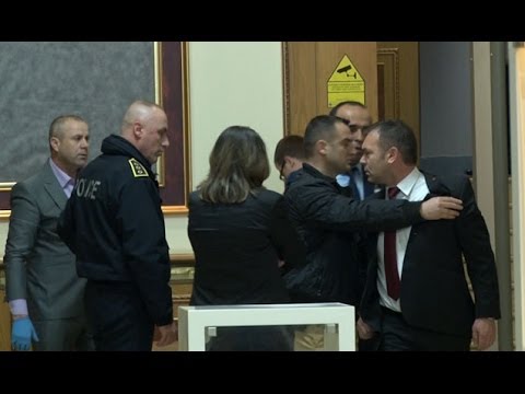 Fërkimi që pati deputeti Selimi me sigurimin