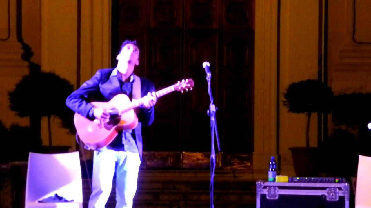 Andrea Valeri in Sultans of swing (Acoustic Franciacorta 2011)