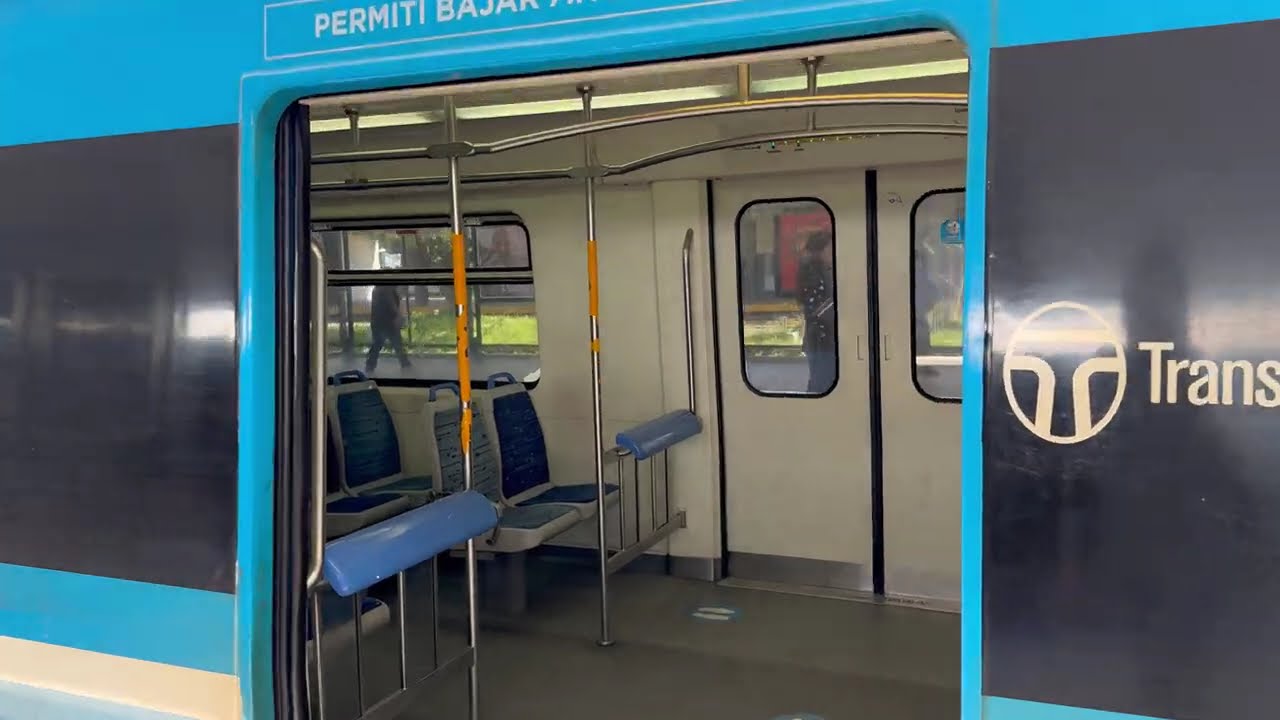 DE LA RECOLETA A ITUZAINGO en subte LINEA H y en la estacion ONCE tomamos el TREN SARMIENTO A MORENO