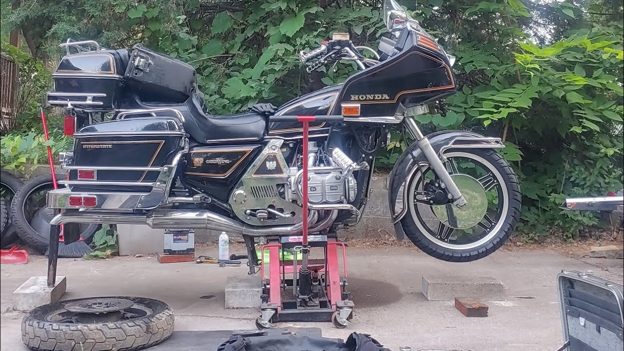 rear wheel removal from a 1980 honda goldwing GL1100 with bags left on