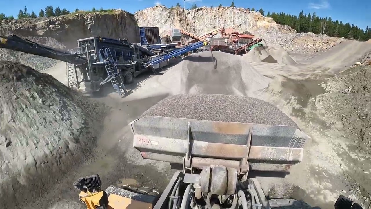 A day at work Volvo L180H wheel loaders