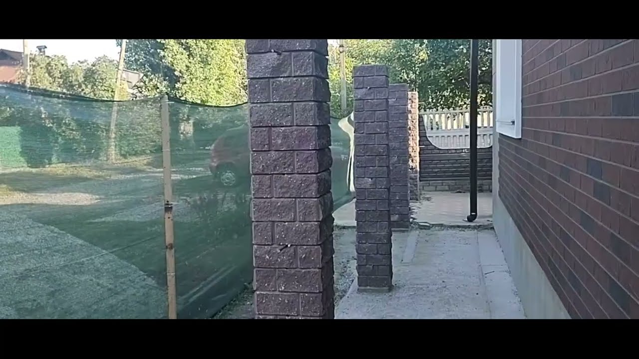 Монтаж кирпичных столбов для забора