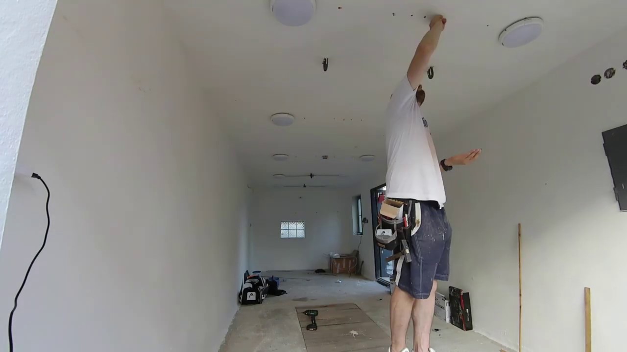 Turning the old garage into the new workshop: Part 2 - Lighting