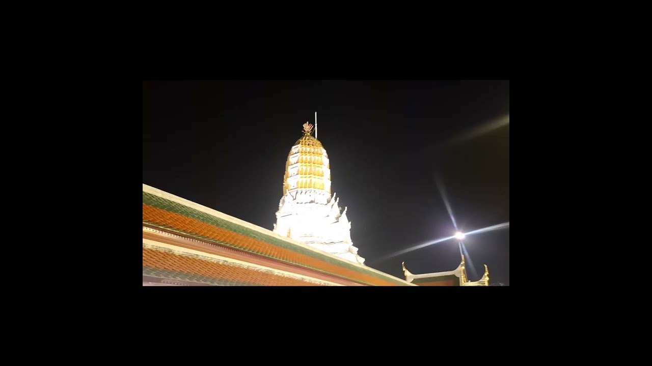 ผึ้งเอง#ใส่บาตรหน้าวิหารพระพุทธชินราช  ขึ้นพระปรางค์สักการะพระบรมสารีริกธาตุ 