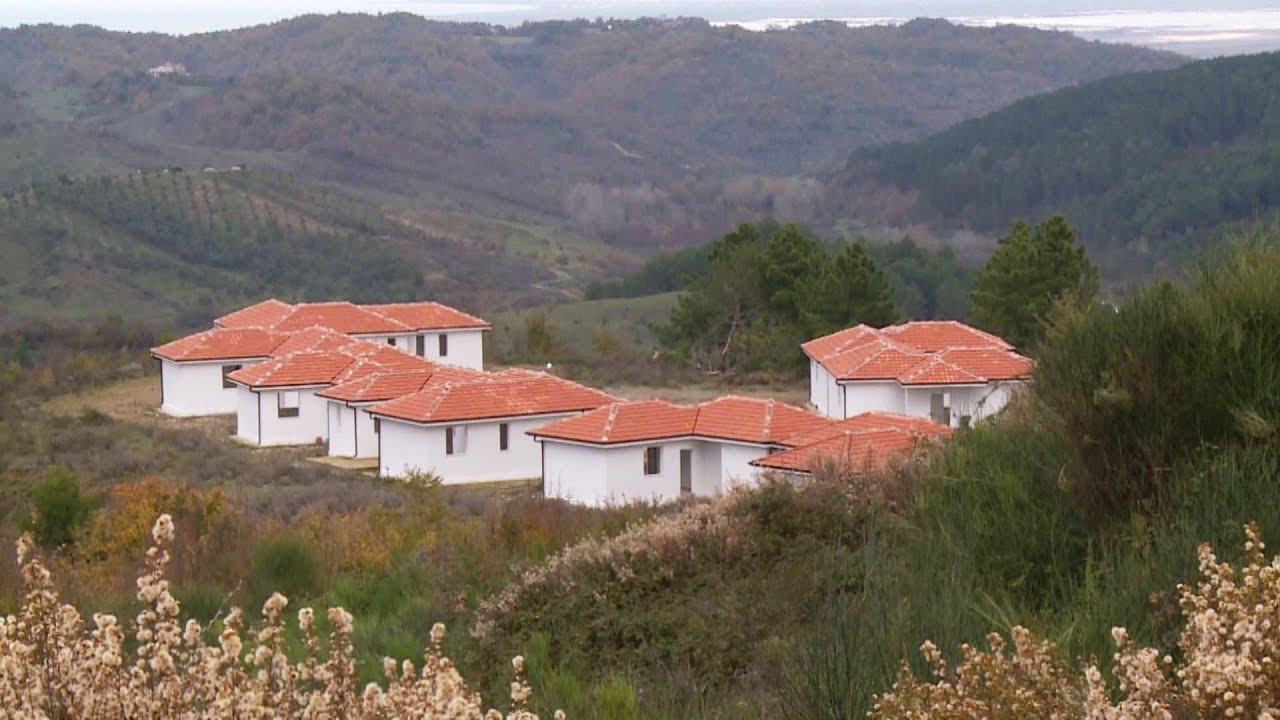 Skandal në Ishëm! Ndërtuan shtëpitë me Bamirësi, tani Studiojnë Tokën, mban apo jo! - Fiks Fare