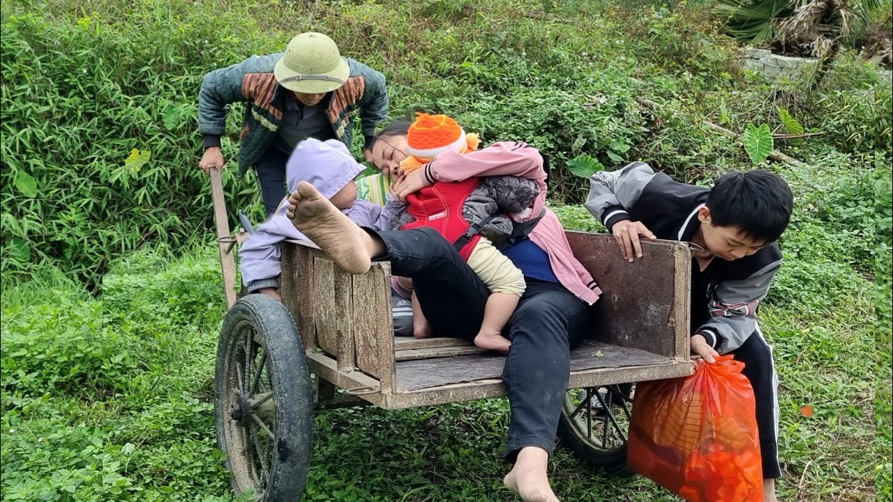 Lucky single mother received help from a kind man-when attacked by bad guys |Ly Tieu An