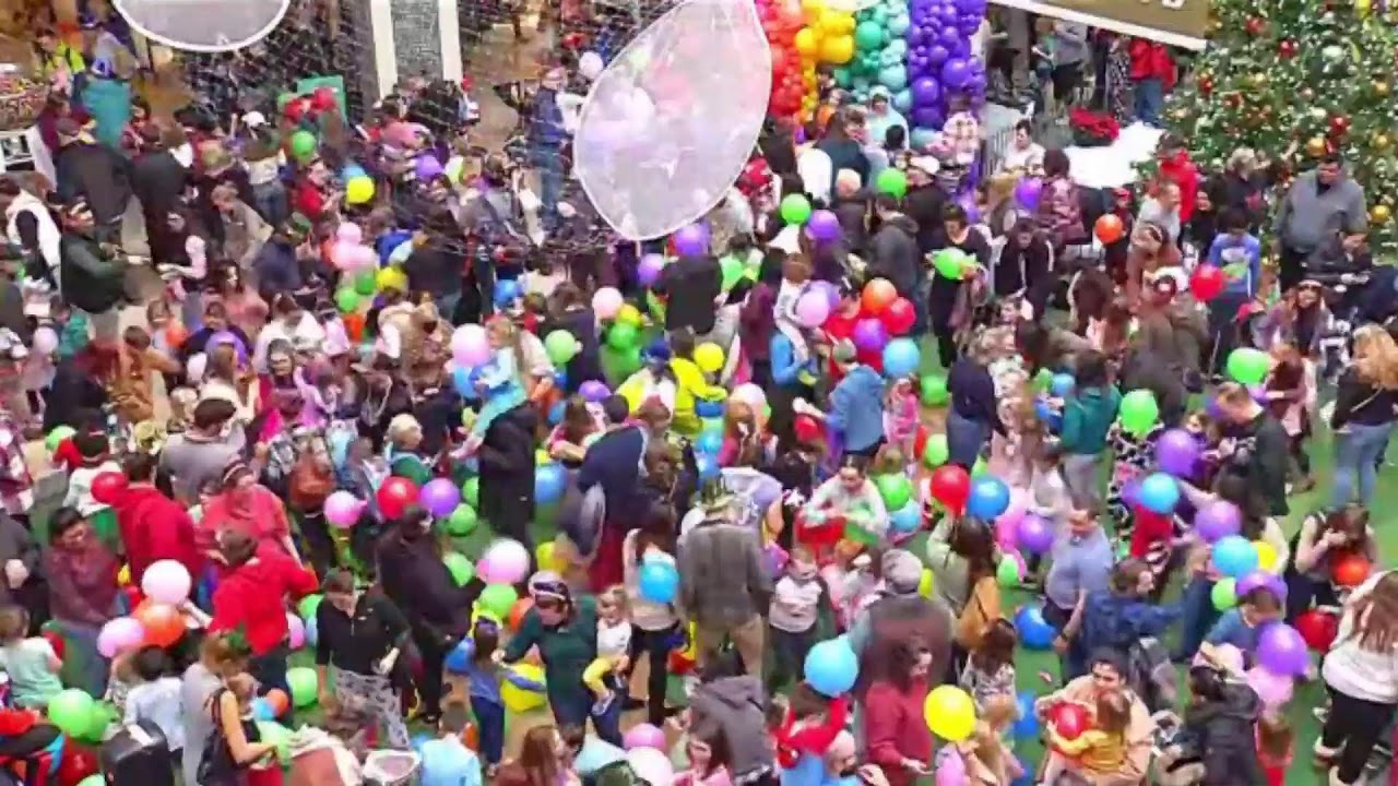 🎉 'Noon Year's Eve' balloon drop at Colonie Center