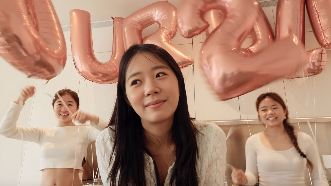MY SISTERS SURPRISED ME FOR MY BIRTHDAY *i’m scared*