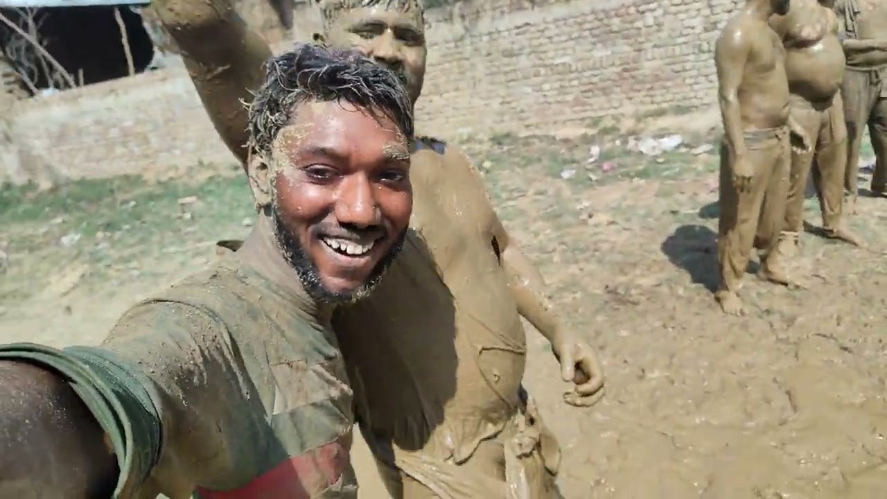 हमारे यहां की होली 🤣
