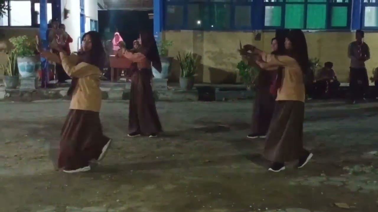 Penampilan saat Api Unggun part 1