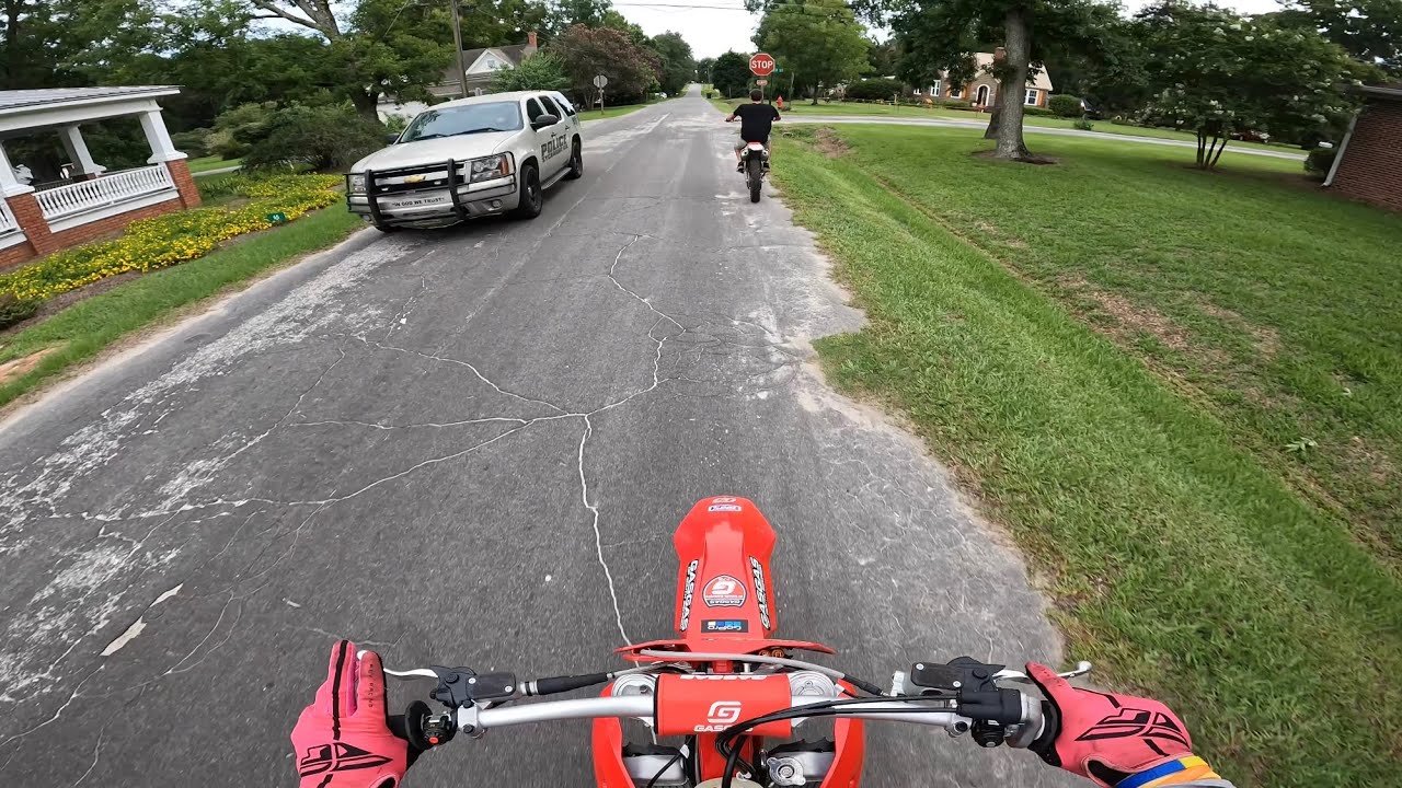 POLICE CHASE DIRTBIKES 2022 - DIRTBIKES VS POLICE - COPS VS DIRTBIKES