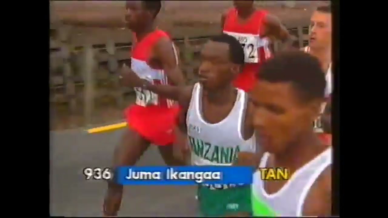 Douglas Wakiihuri  from Kenya wins mens marathon at 1990 Commonwealth Games Steve Moneghetti silver.