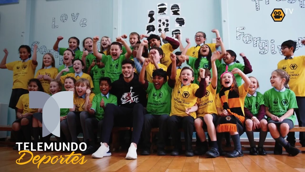 Niños reciben cantando 