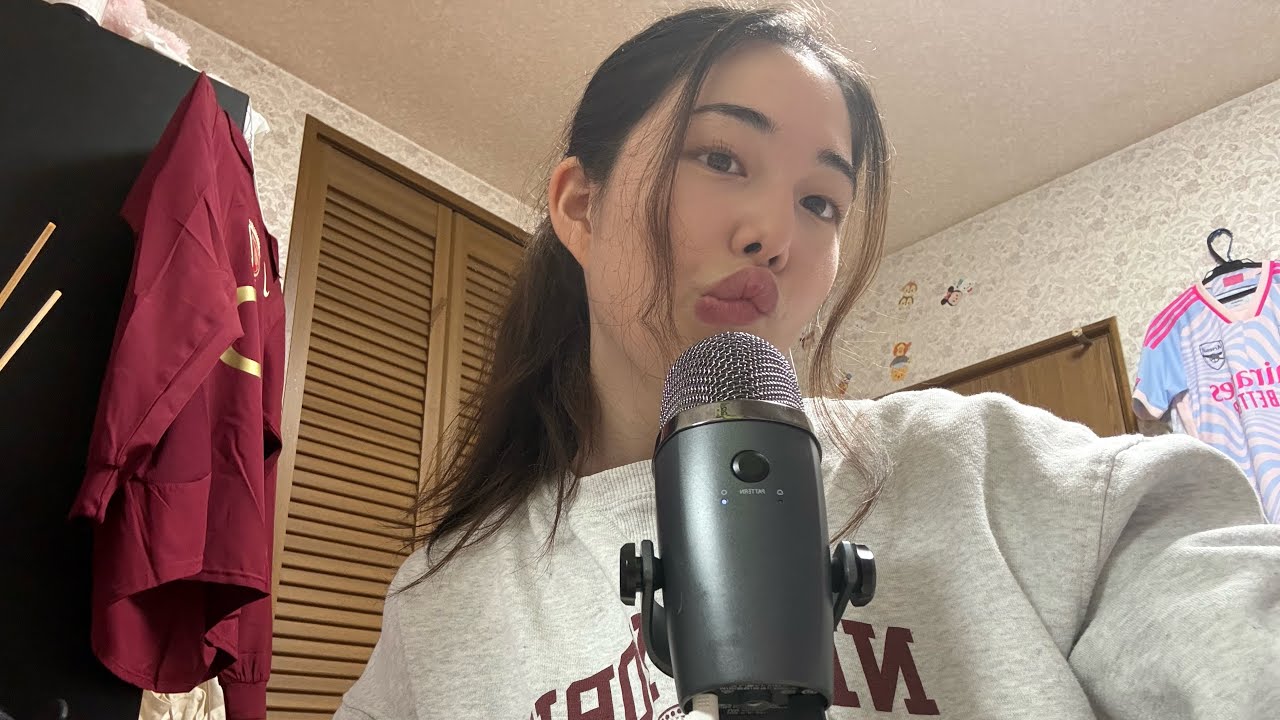 |ASMR| Random trigger word assortment whispers into the mic 💗