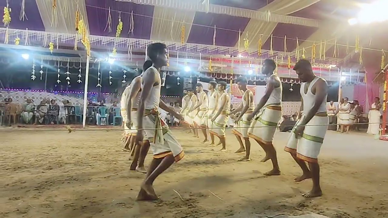 എന്റെ ചെട്ടികുളങ്ങര 'അമ്മ ................         മുടിപ്പുരയിൽ വഴുന്നോരമ്മേ........